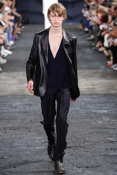 Look 3